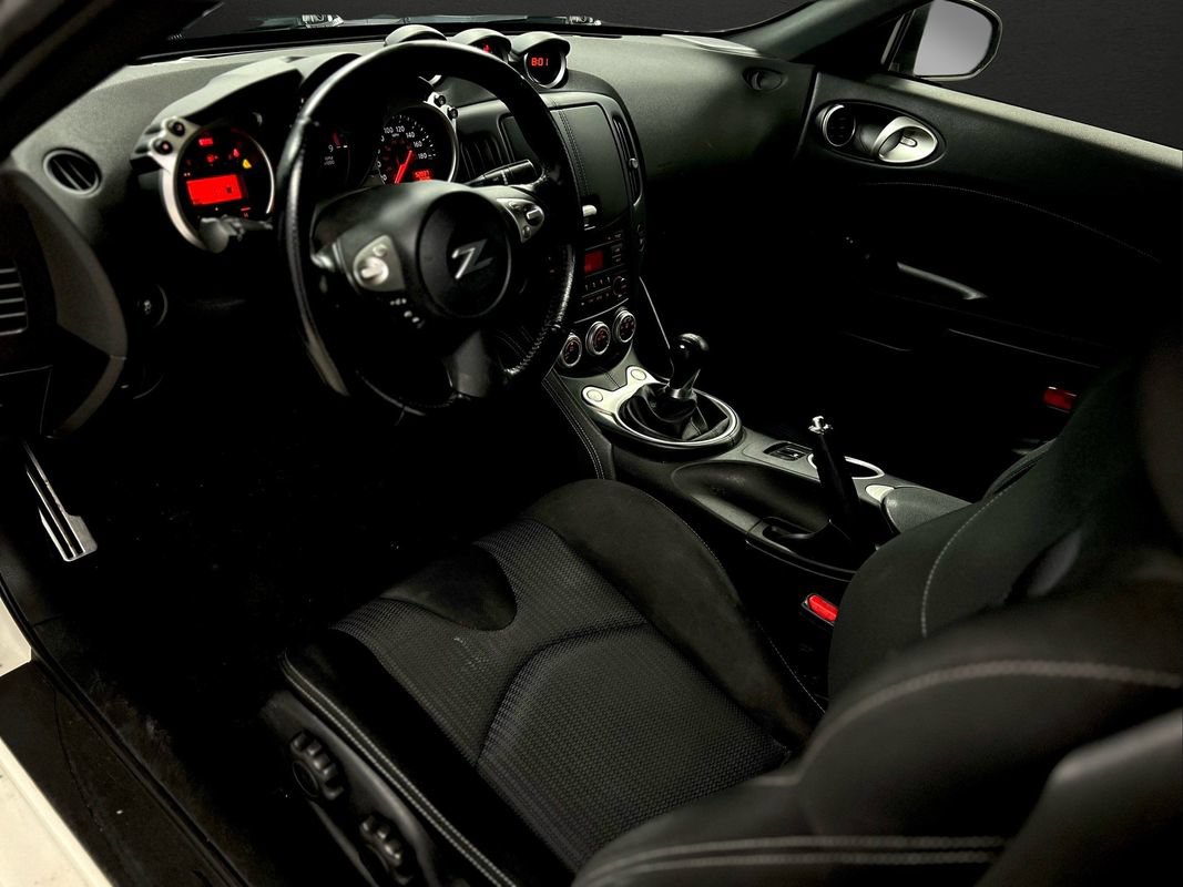Used 2020 Nissan 370Z Coupe RWD image 11