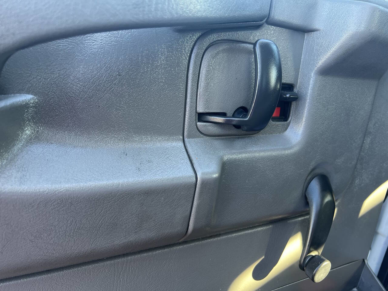 Used 2015 Chevrolet Express 3500 image 9