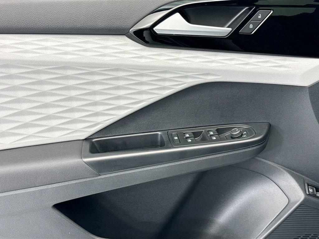 Certified 2023 Volkswagen Taos S image 21