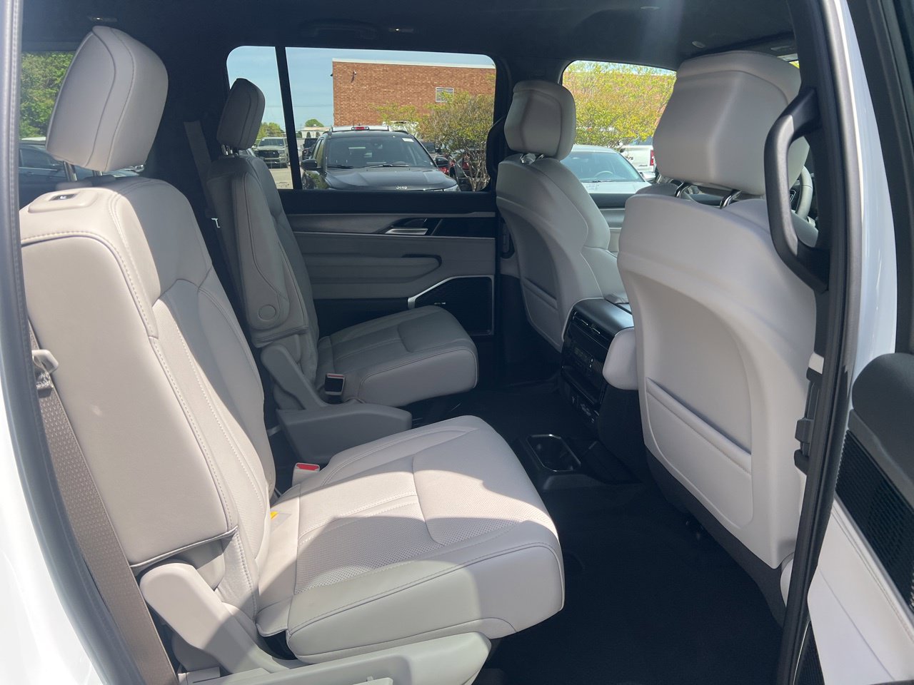 New 2026 Jeep Grand Wagoneer Limited AWD/4WD image 19