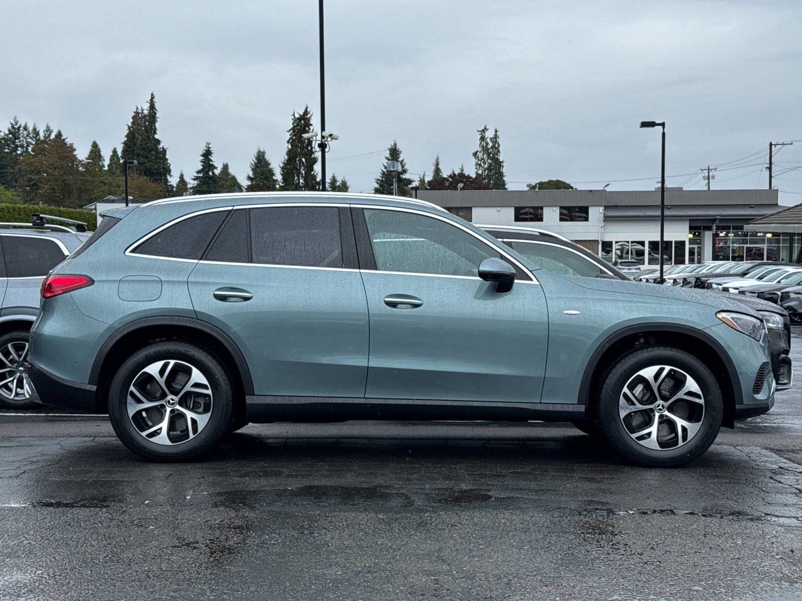 New 2025 Mercedes-Benz GLC 350e 4MATIC image 3