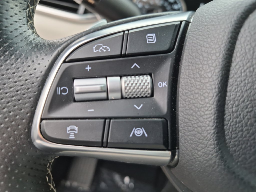 Used 2025 Genesis G70 2.5T RWD image 18