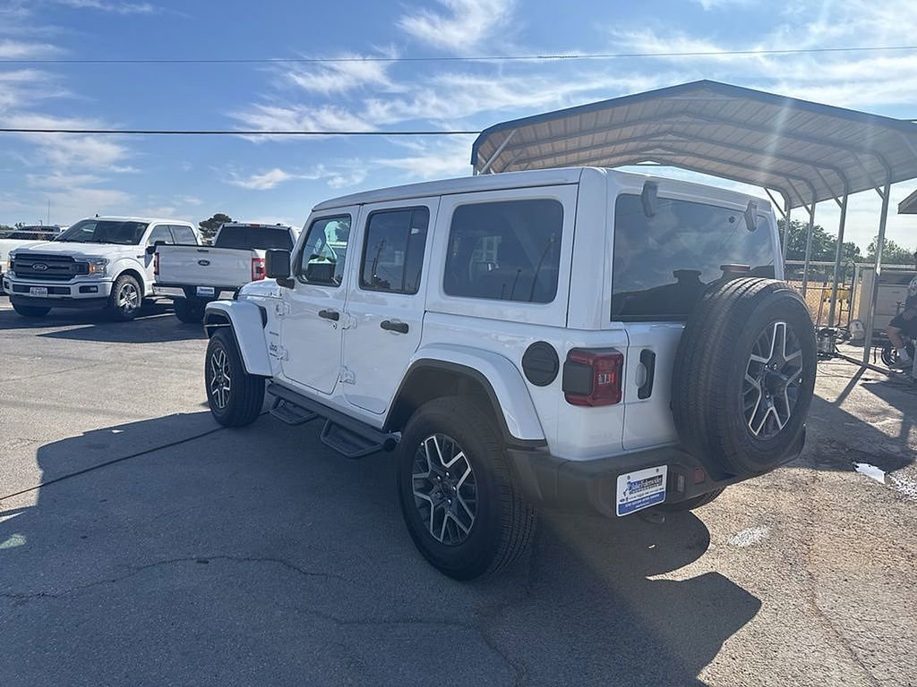 Used 2024 Jeep Wrangler Sahara image 3