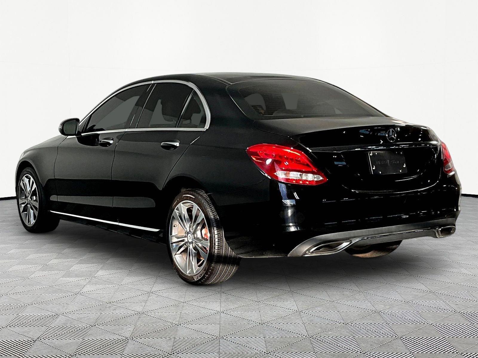 Used 2016 Mercedes-Benz C 300 4MATIC Sedan image 4