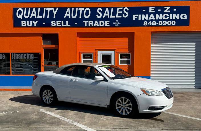 Used 2011 Chrysler 200 Touring image 1