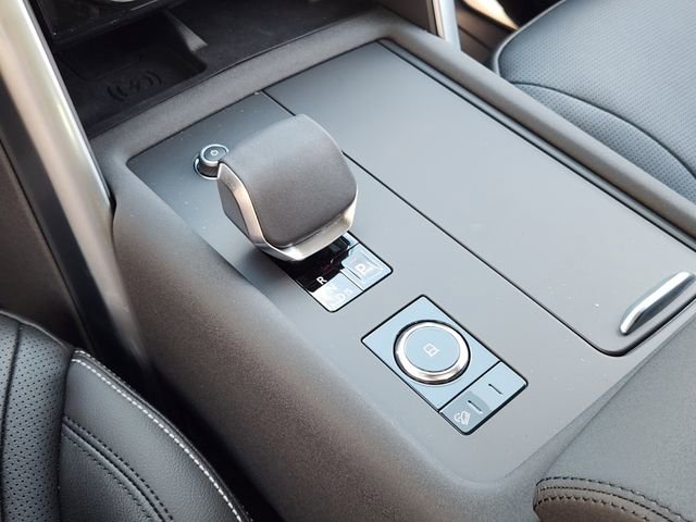 Used 2025 Land Rover Discovery S image 14