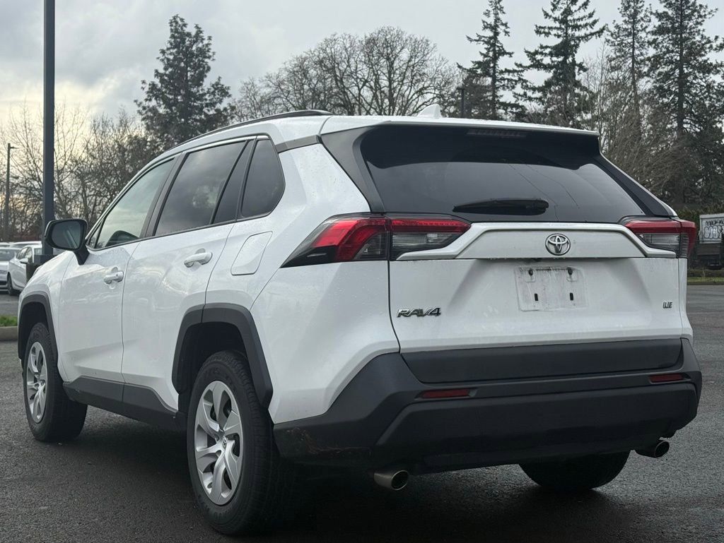 Used 2019 Toyota RAV4 LE image 3