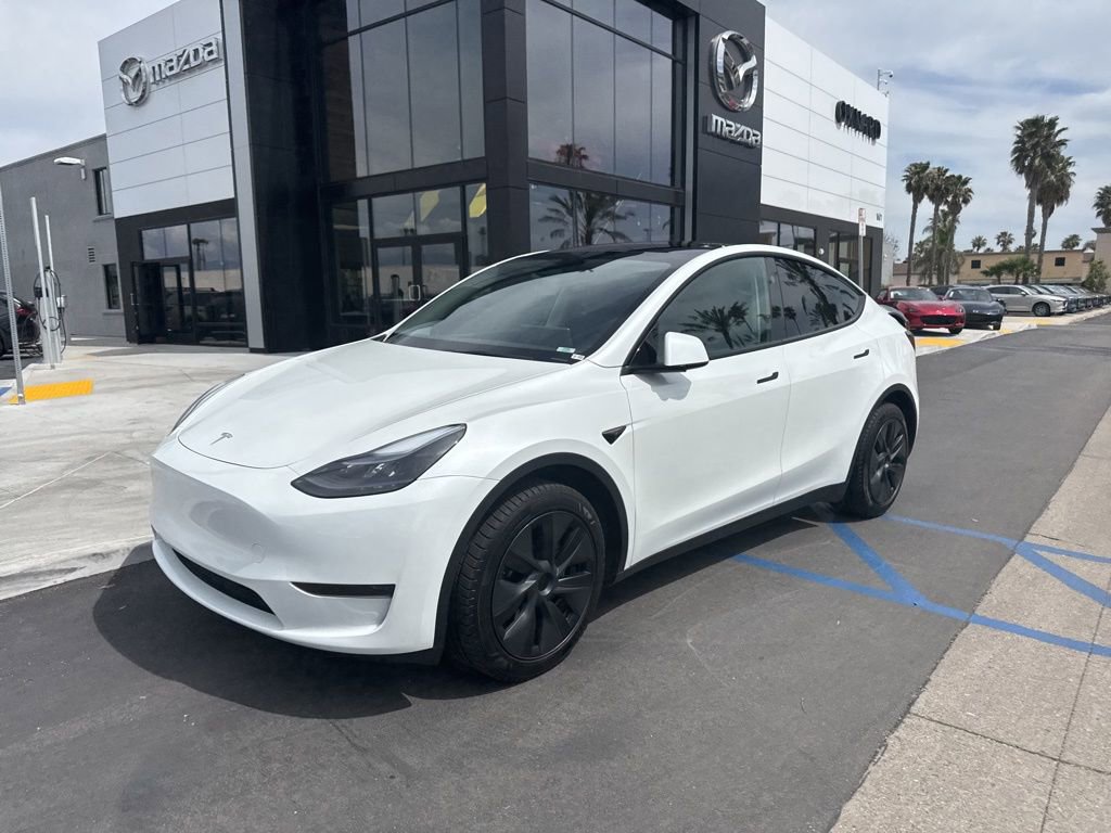Used 2024 Tesla Model Y 2WD image 3