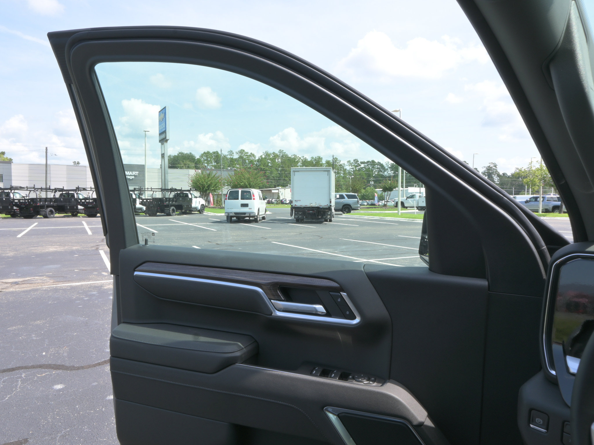 Used 2026 Chevrolet Silverado 1500 LT AWD/4WD image 25