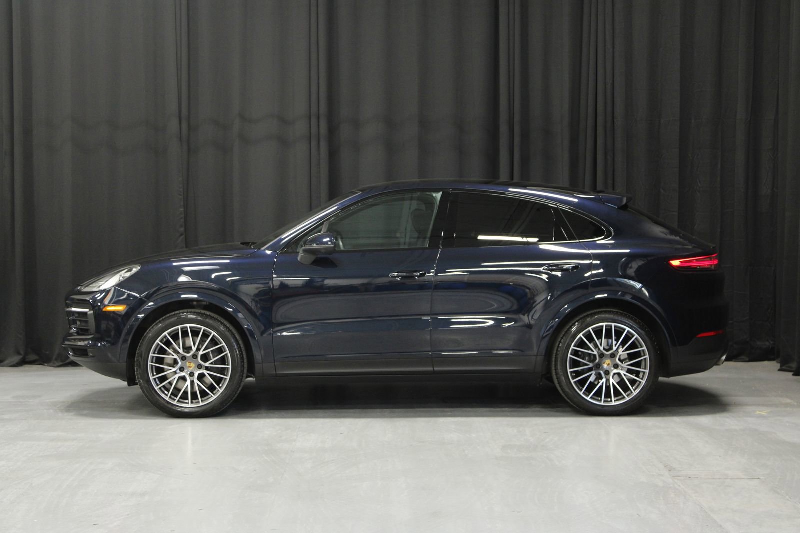 Certified 2021 Porsche Cayenne Coupe AWD/4WD image 2