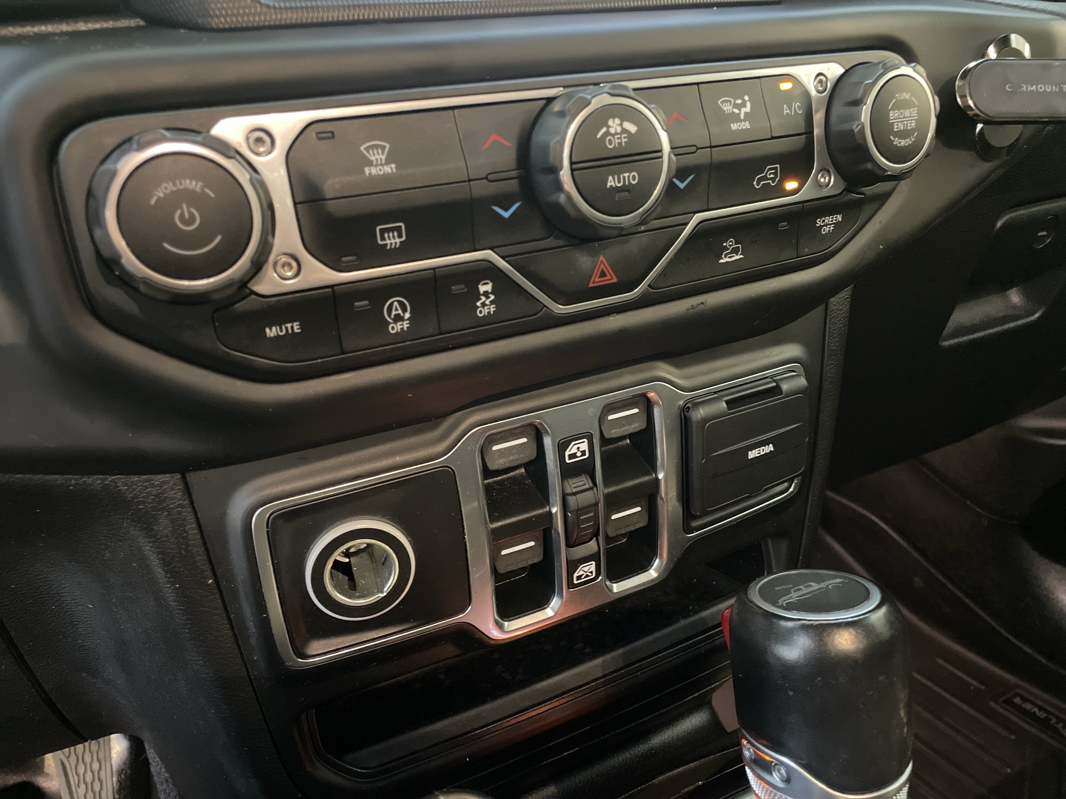 Used 2021 Jeep Gladiator Overland w/ Popular Equipment Package AWD/4WD image 29