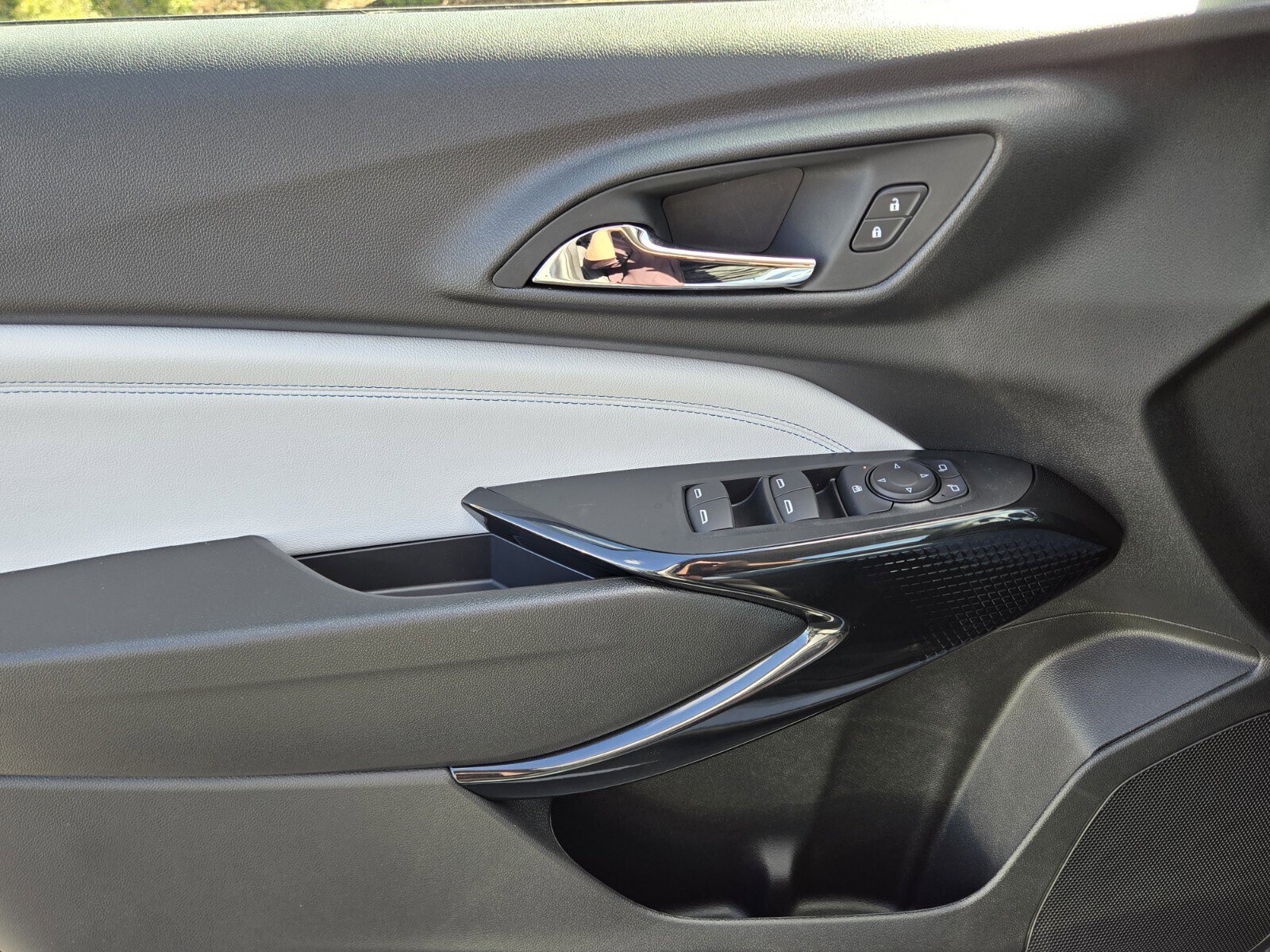 New 2026 Chevrolet Trax LT w/ Driver Confidence Package image 12