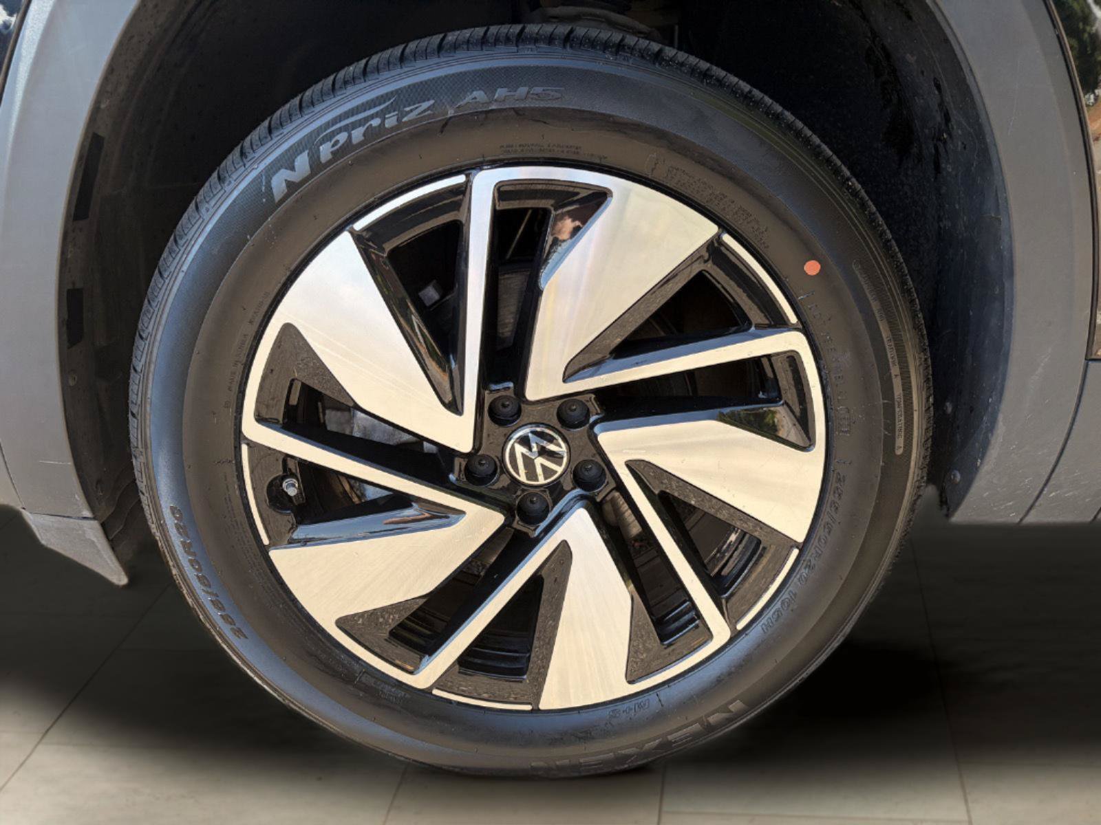 Used 2024 Volkswagen Atlas SEL AWD/4WD image 44