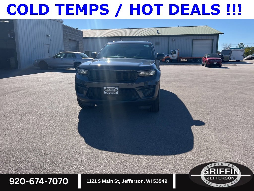 New 2025 Jeep Grand Cherokee Altitude image 4