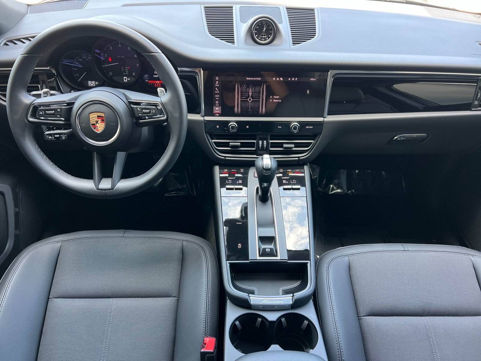 Certified 2026 Porsche Macan AWD/4WD image 6