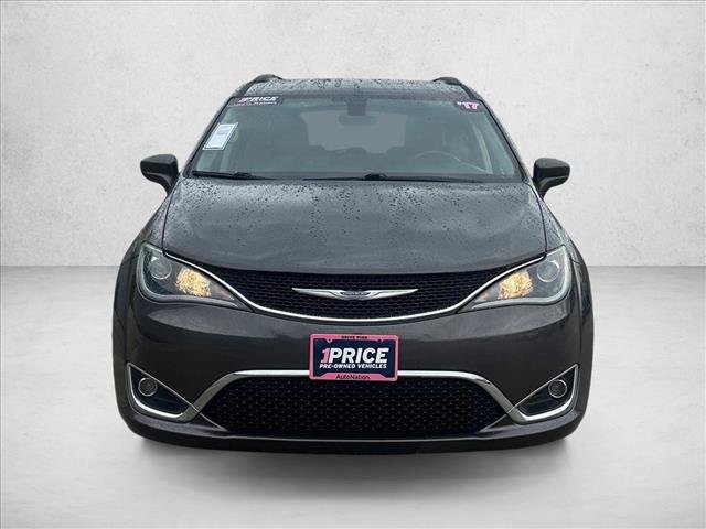 Used 2017 Chrysler Pacifica Touring-L FWD image 2
