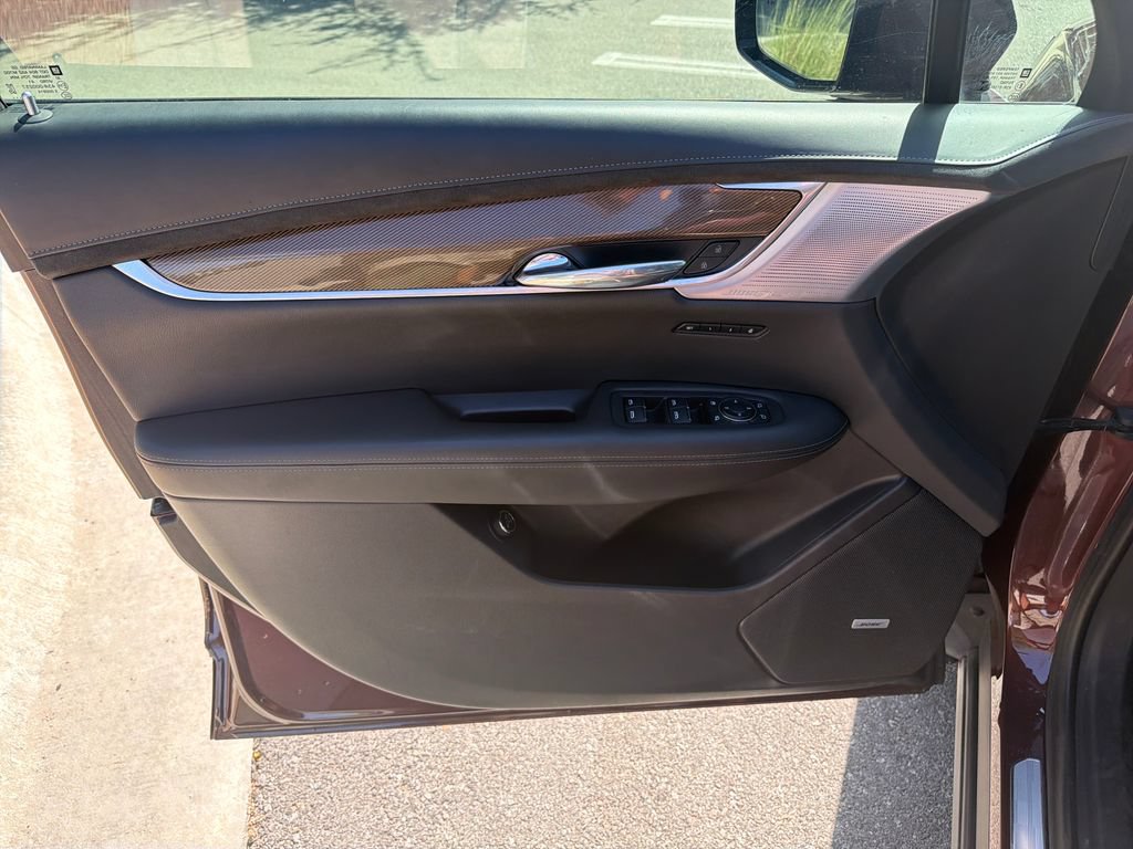 Certified 2023 Cadillac XT6 Sport w/ Platinum Package AWD/4WD image 17