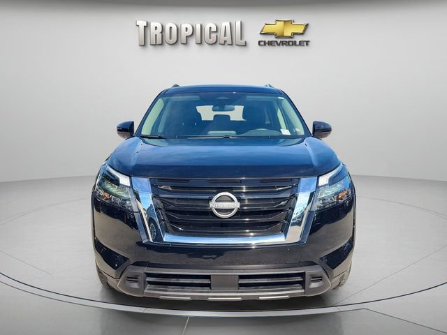 Used 2025 Nissan Pathfinder SV image 8