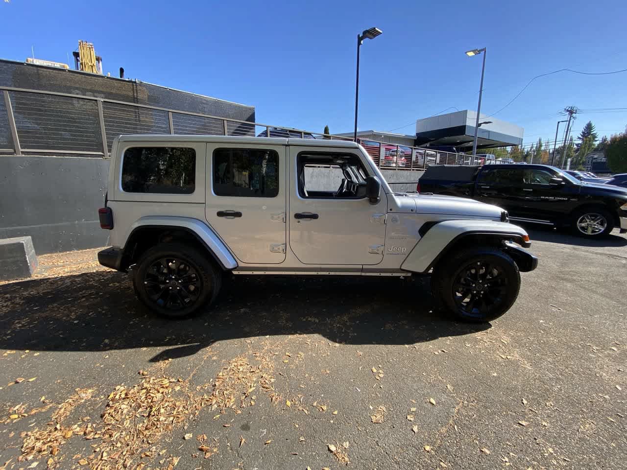 Used 2024 Jeep Wrangler Unlimited Sahara AWD/4WD image 7