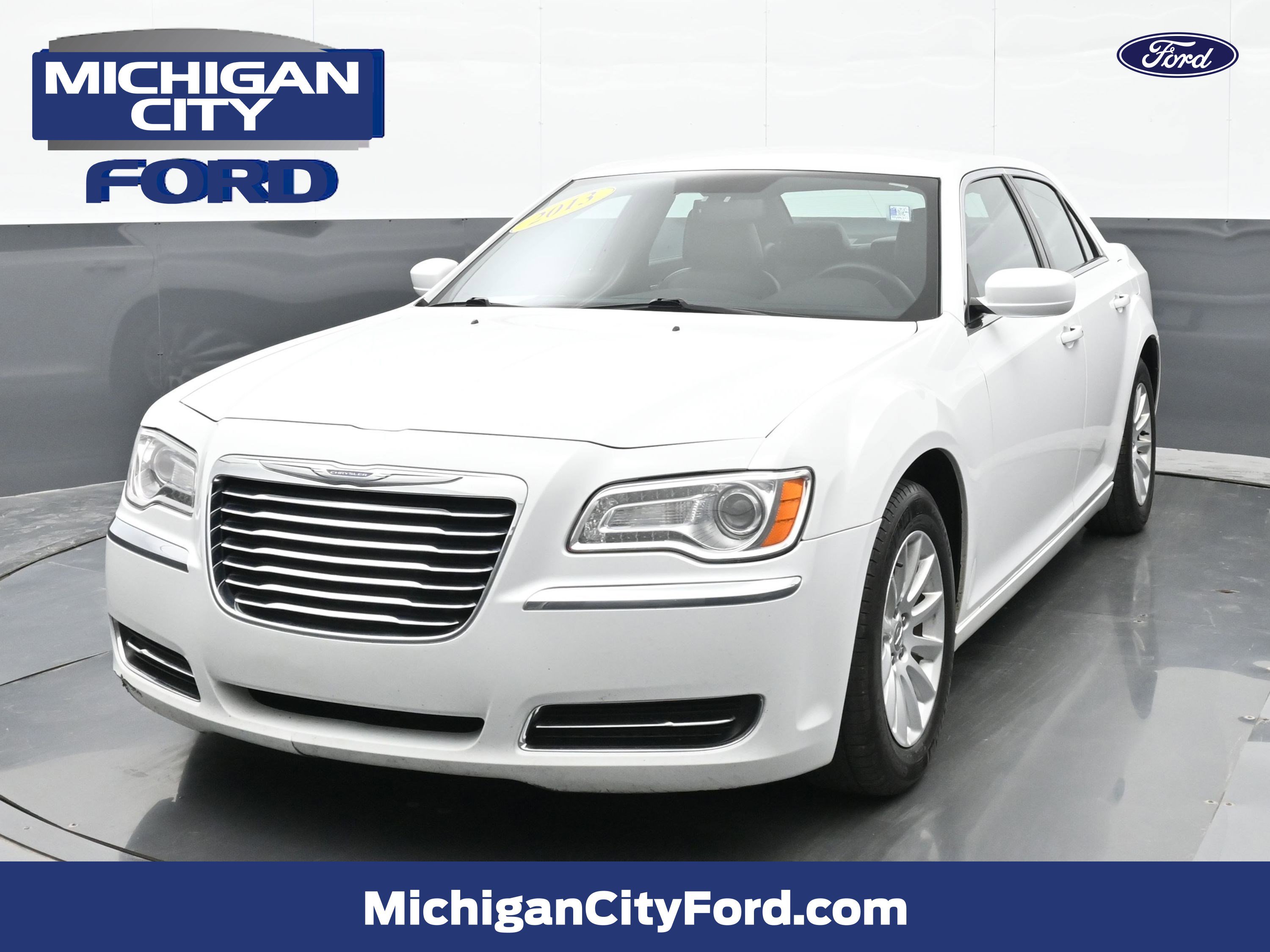 Used 2013 Chrysler 300 RWD image 1