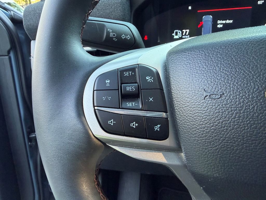Used 2025 Ford Explorer Active AWD/4WD image 25