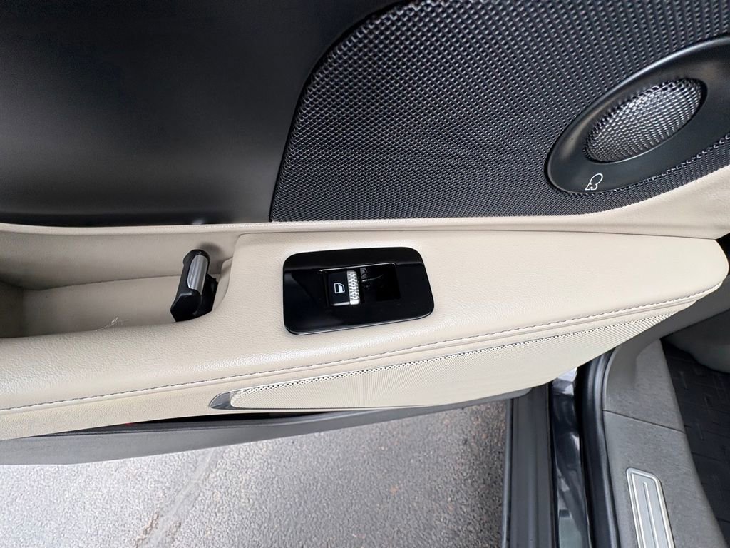 Certified 2025 Lincoln Nautilus Premier w/ Equipment Group 102A image 28