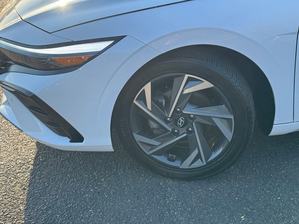 Certified 2024 Hyundai Elantra Limited FWD image 8