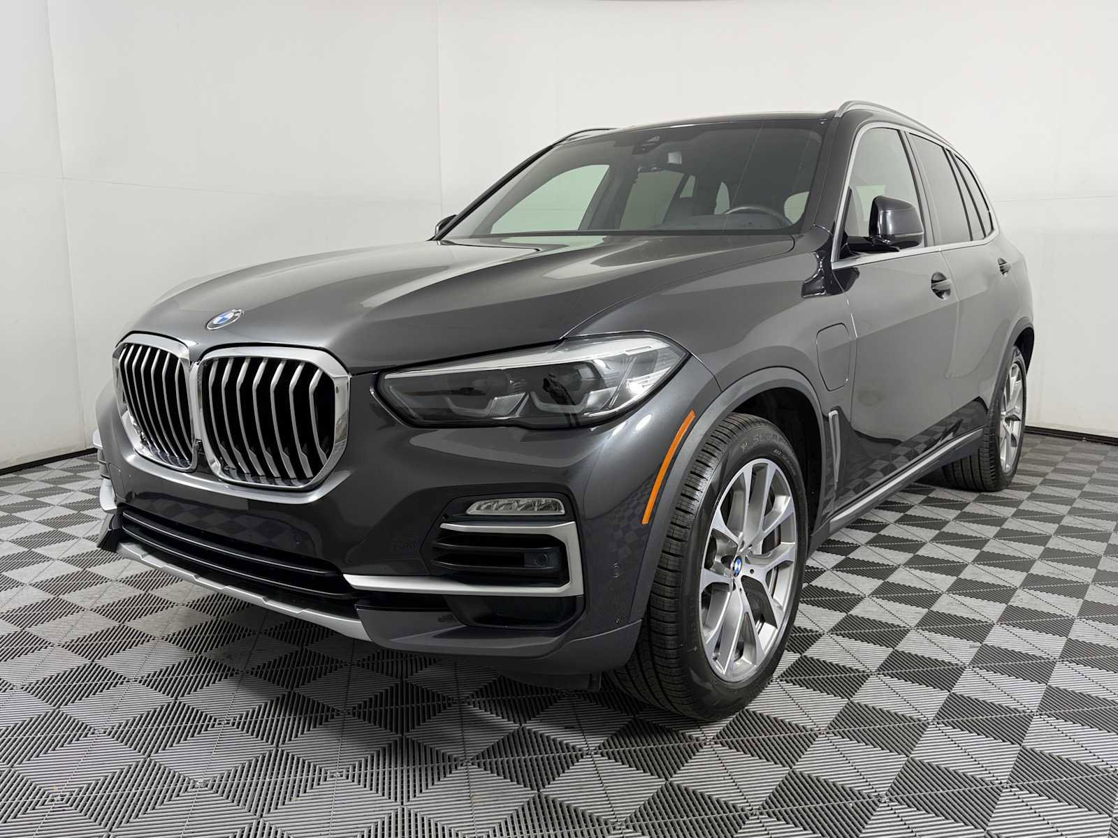 Used 2021 BMW X5 xDrive45e w/ Premium Package image 3