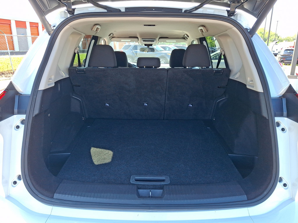 Used 2024 Nissan Rogue SV FWD image 18