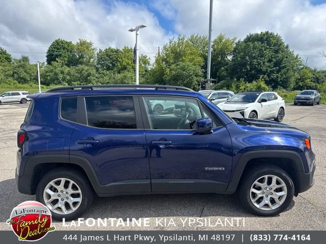 Used 2016 Jeep Renegade Latitude w/ Popular Equipment Group AWD/4WD image 6