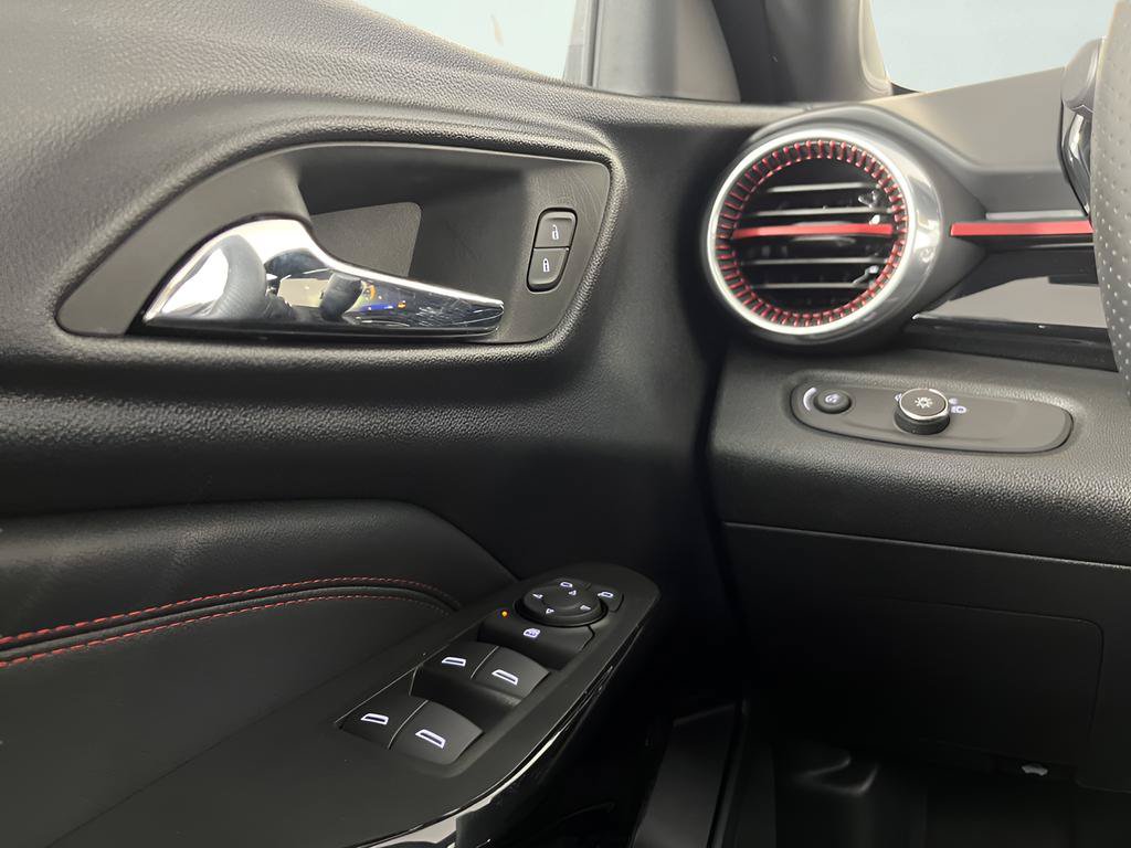 Used 2025 Chevrolet Trax RS w/ Driver Confidence Package FWD image 24