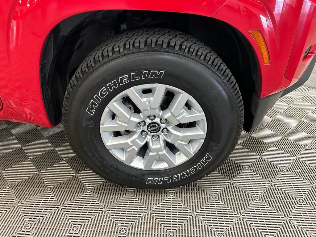 Used 2022 Nissan Frontier SV AWD/4WD image 2