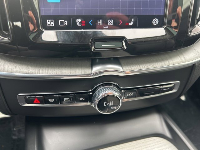 Certified 2025 Volvo XC60 B5 Plus image 25