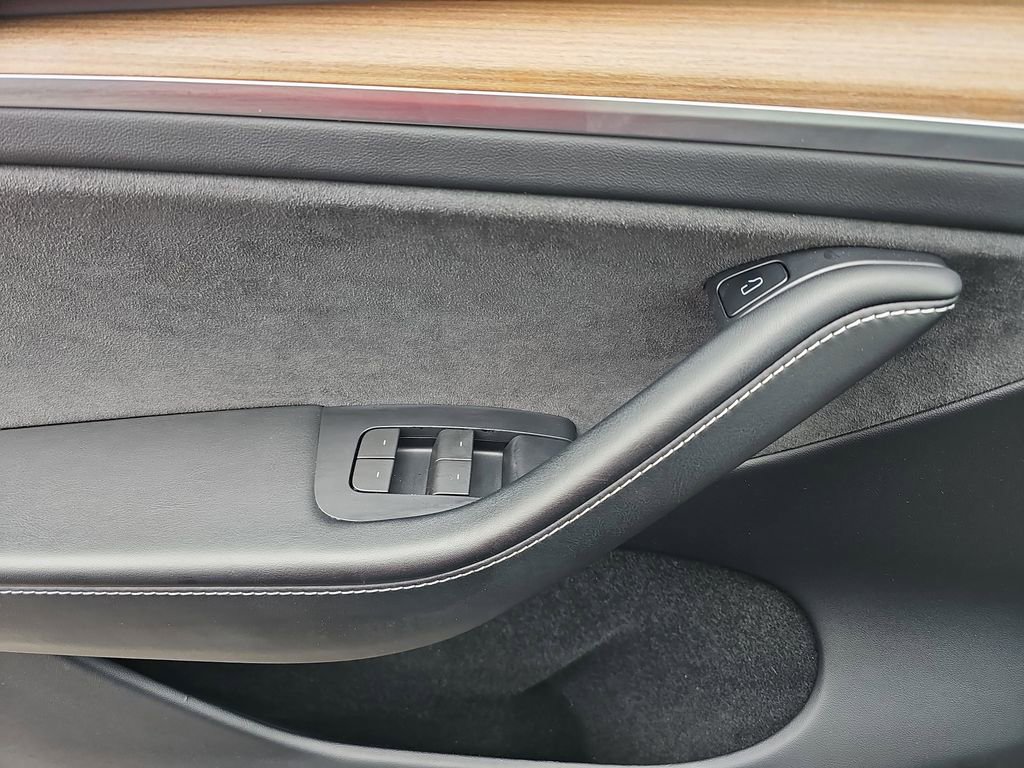 Used 2023 Tesla Model Y Long Range image 32