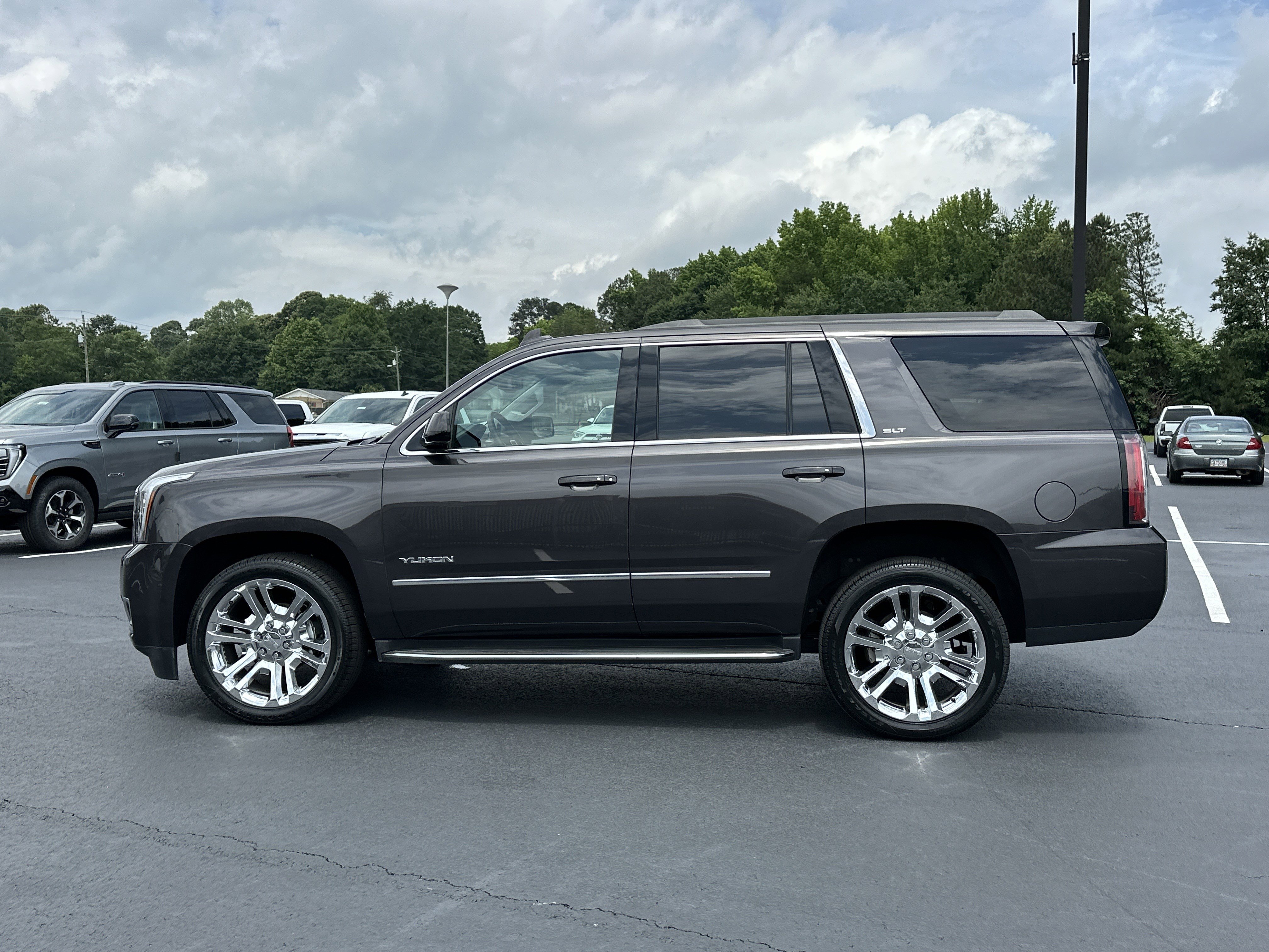 Used 2018 GMC Yukon SLT w/ Premium Edition RWD image 4
