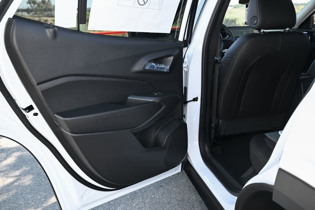 New 2026 Chevrolet Trax LT w/ LPO, Blackout Package FWD image 30