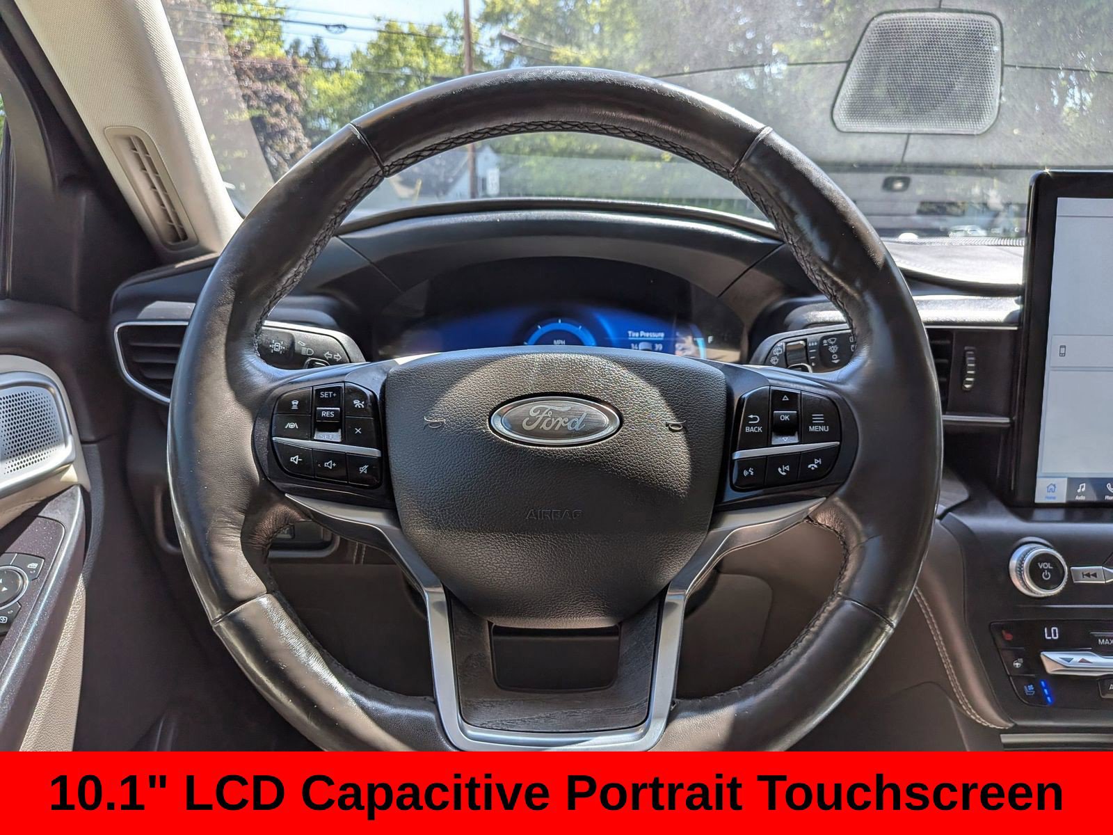 Used 2020 Ford Explorer Platinum w/ Premium Technology Package AWD/4WD image 16