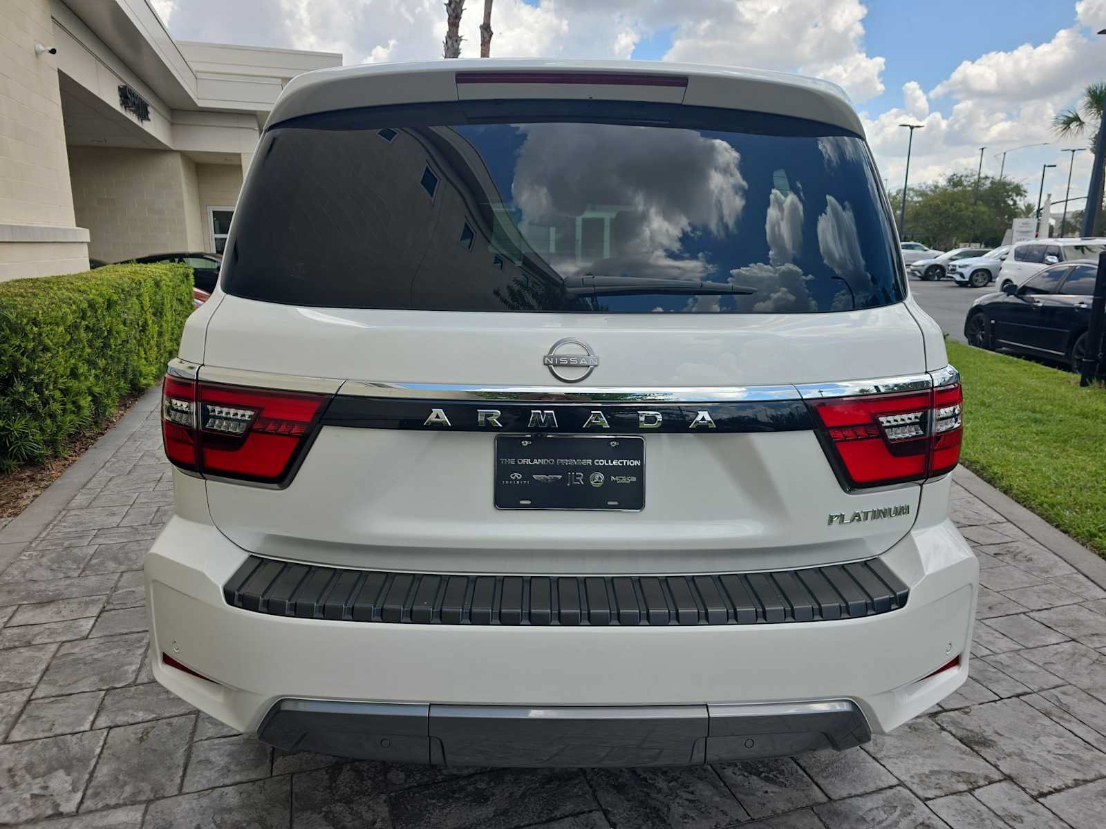 Used 2021 Nissan Armada Platinum w/ Captain's Chairs Package RWD image 5