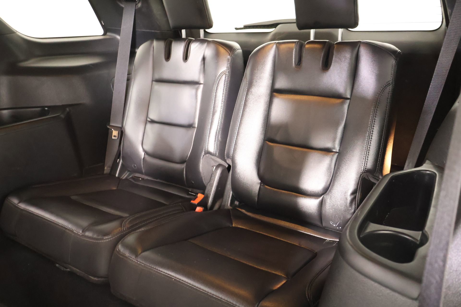Used 2019 Ford Explorer XLT w/ Equipment Group 202A FWD image 13