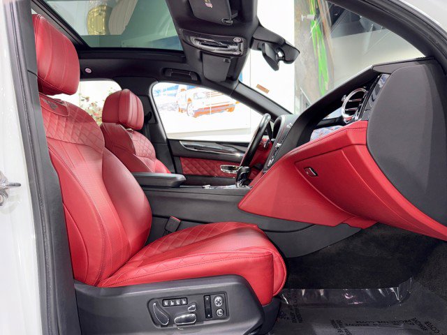 Used 2018 Bentley Bentayga image 60