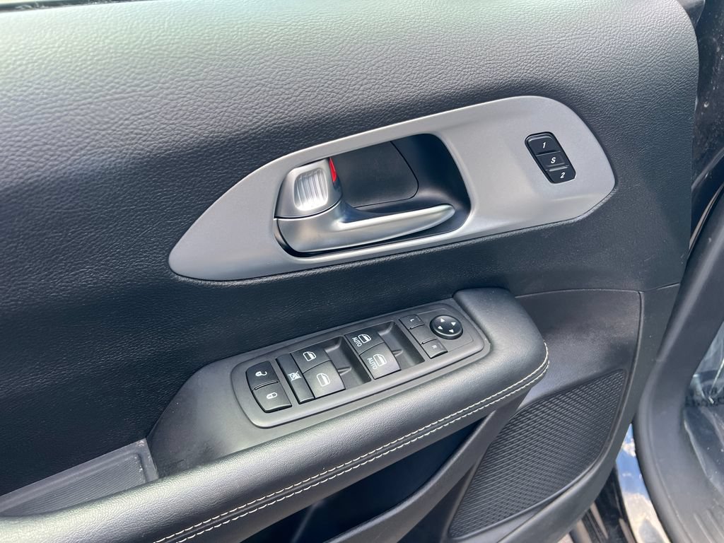 Used 2021 Chrysler Pacifica Touring-L w/ Premium & Safety Sphere Group AWD/4WD image 22