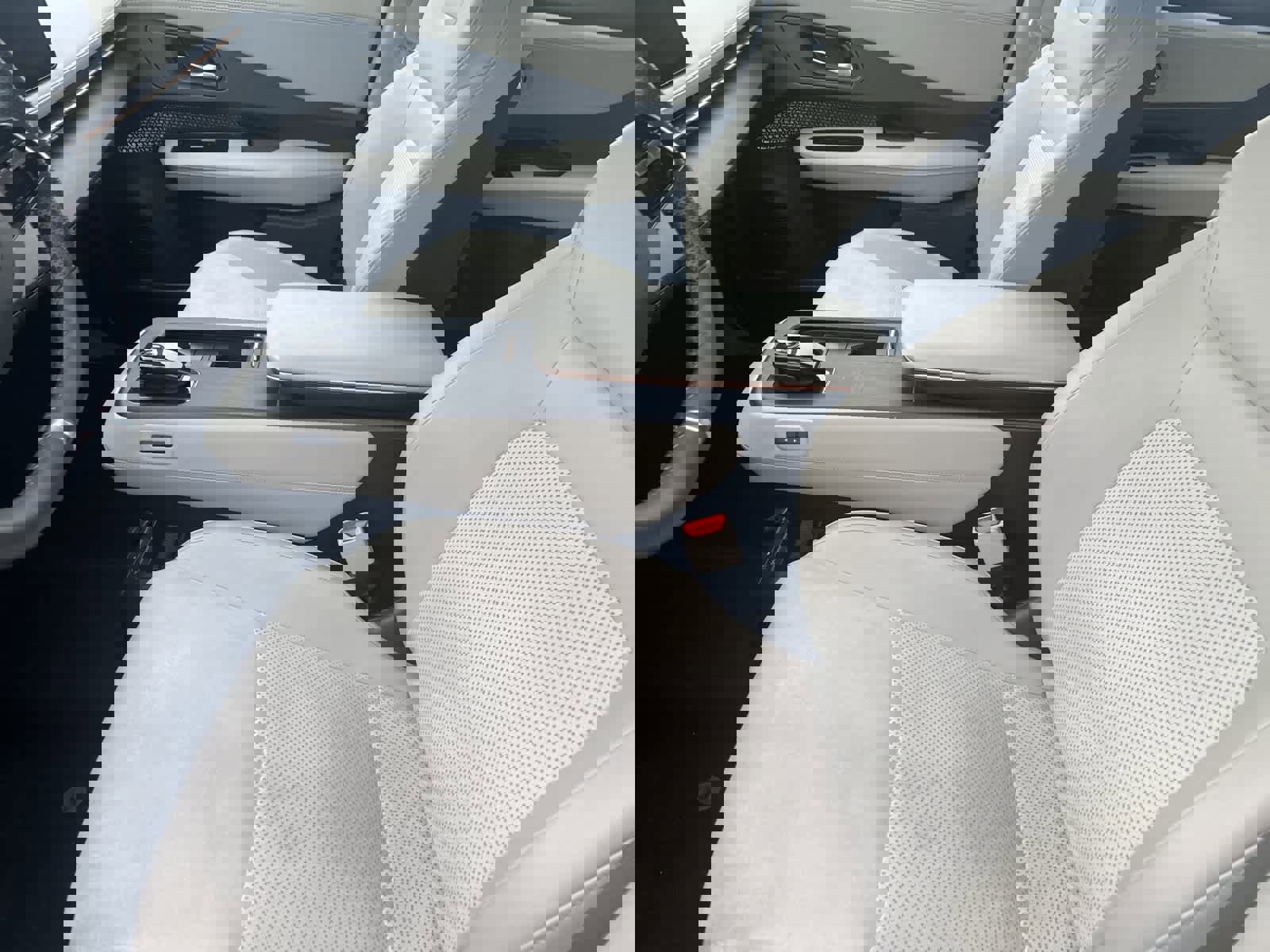 Used 2024 Nissan Ariya AWD image 7