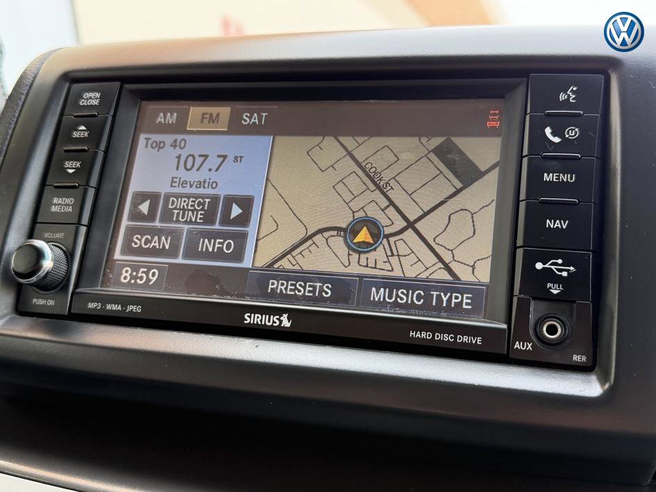 Used 2010 Volkswagen Routan SE FWD image 20
