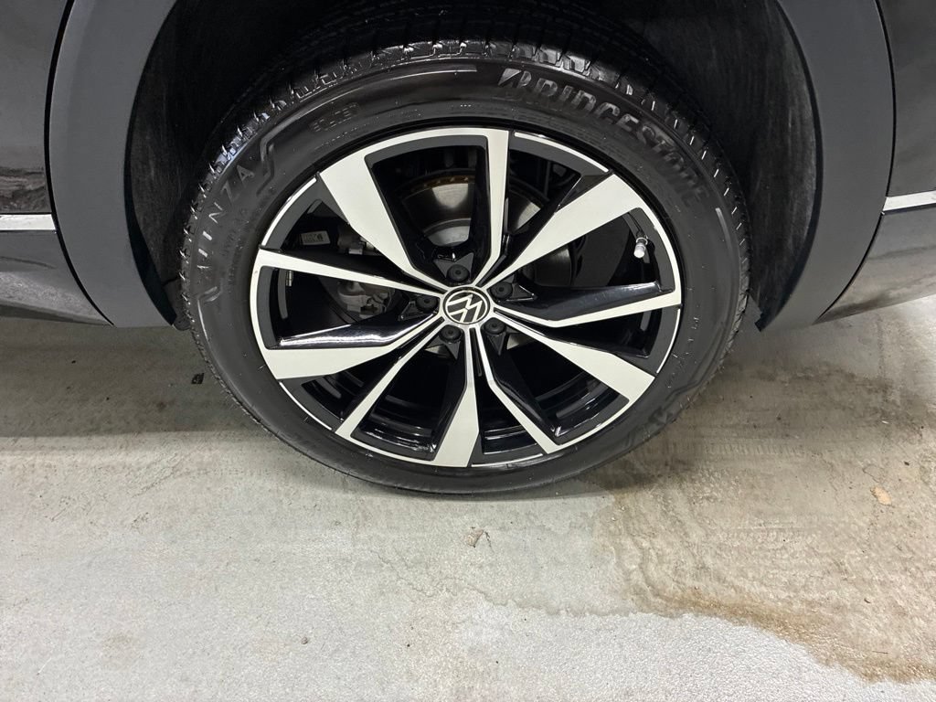 Used 2025 Volkswagen Atlas SEL Premium R-Line AWD/4WD image 35