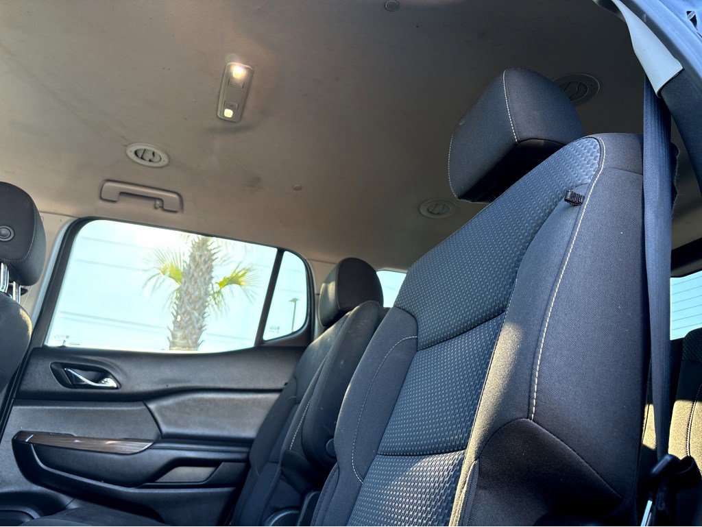 Used 2023 GMC Acadia SLE w/ Driver Convenience Package image 17