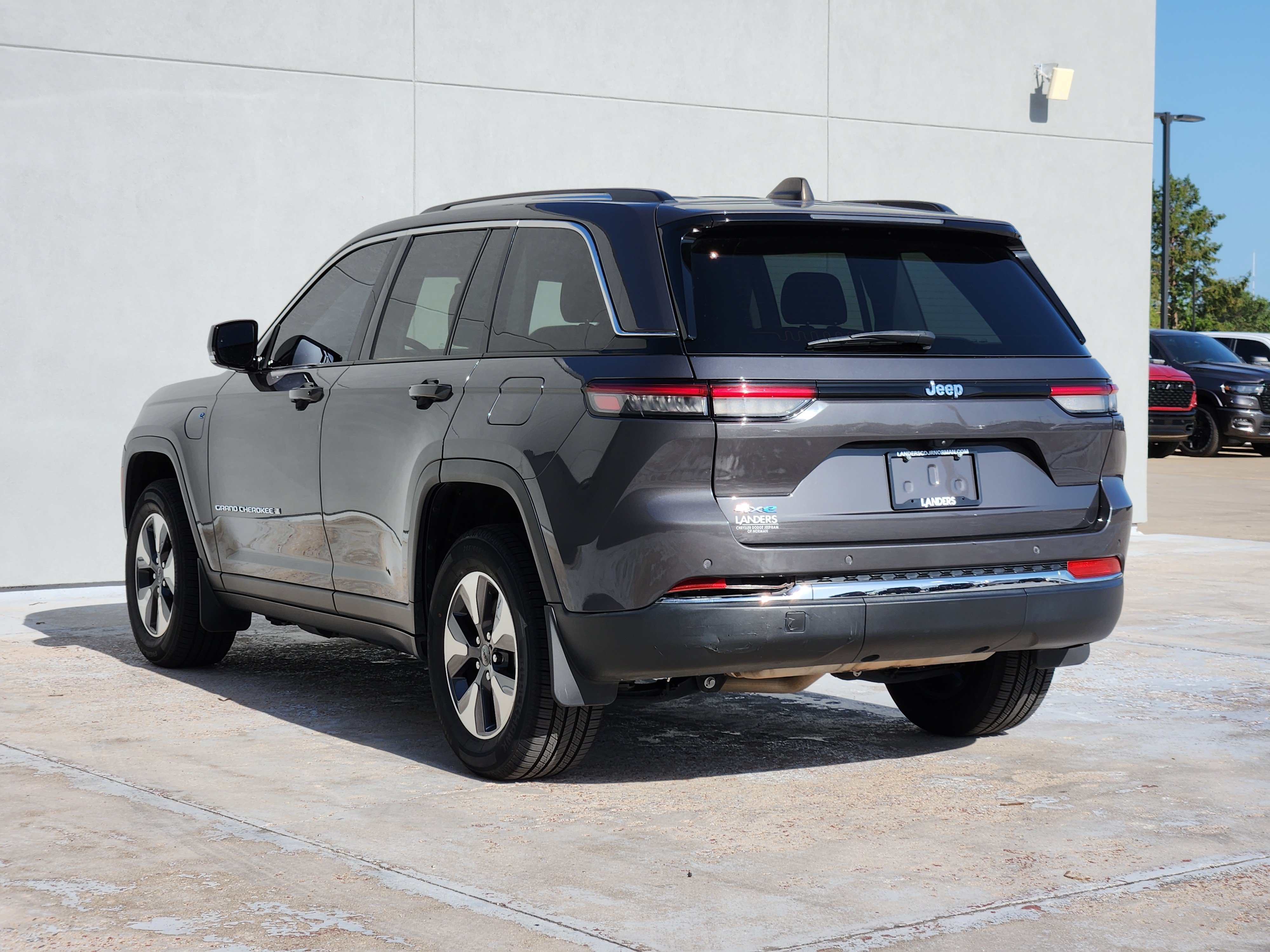 Used 2023 Jeep Grand Cherokee 4WD 4xe image 6
