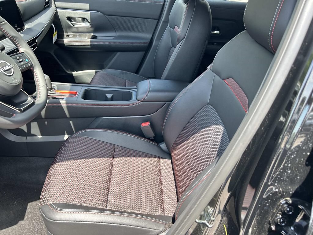 New 2026 Nissan Kicks SR w/ SR Premium Package FWD image 15