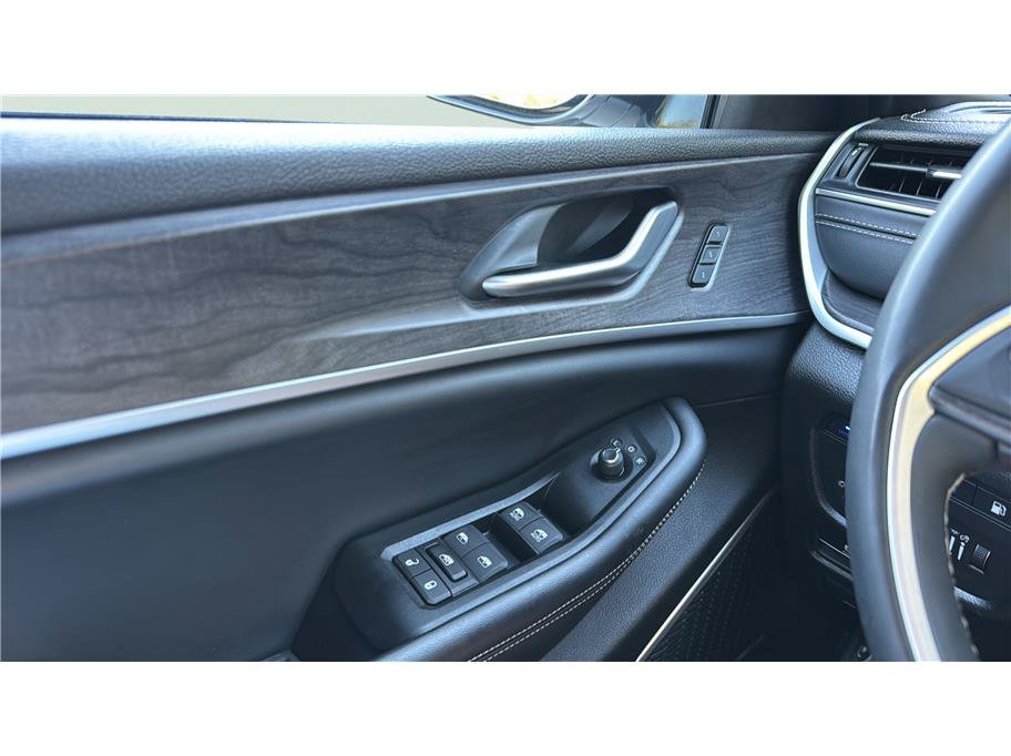 Used 2024 Jeep Grand Cherokee Limited 4xe AWD/4WD image 38