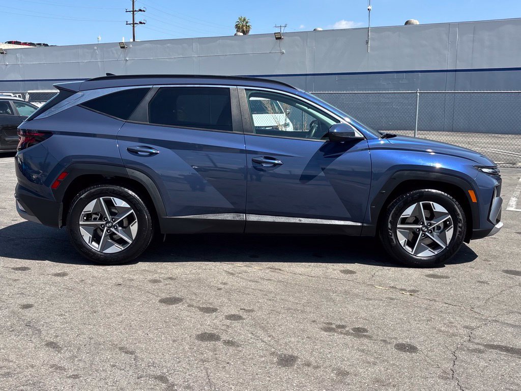 Used 2025 Hyundai Tucson SEL FWD image 2