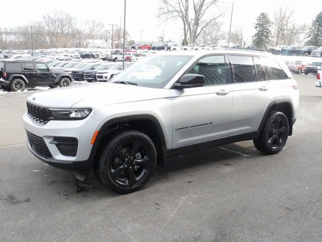 New 2025 Jeep Grand Cherokee Altitude image 7